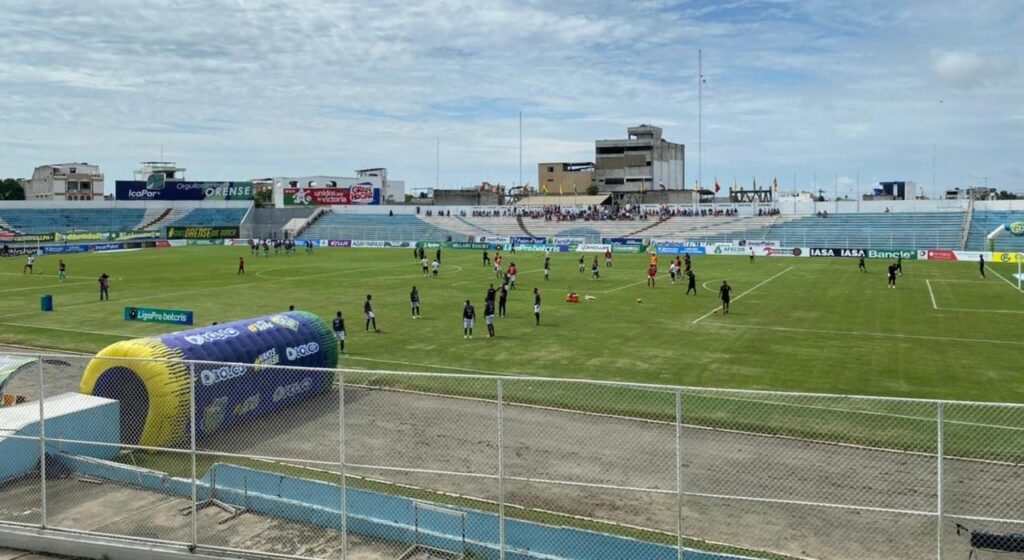 Estadio. Orense contra Liga de Quito