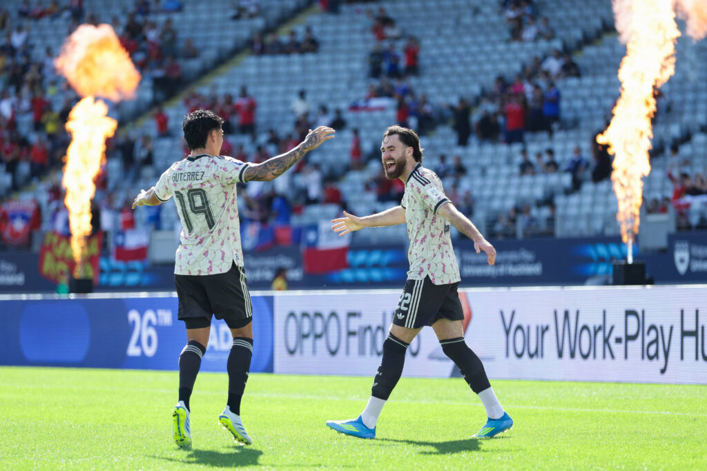 Ben Brereton celebra el triunfo previo de Chile antes de enfrentar a Nueva Zelanda en partido internacional