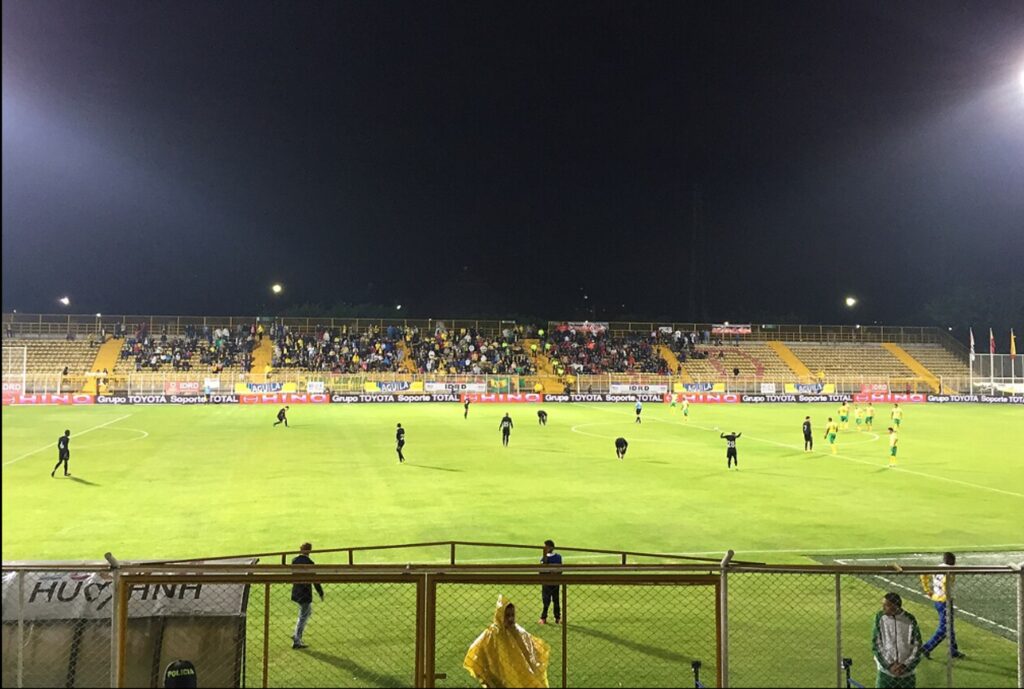 Estadio. Alianza contra Fortaleza