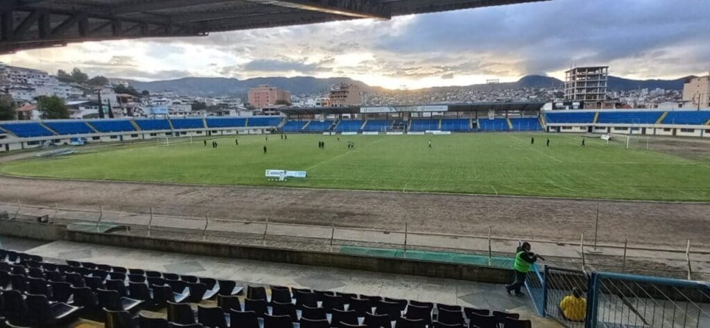 Estadio. Libertad contra Manta