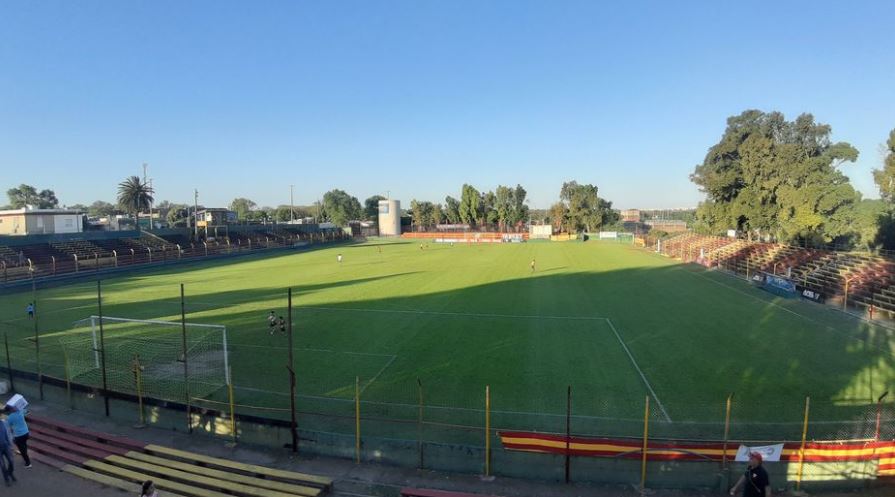 Progreso contra Central Español se enfrentan en el Parque Paladino.