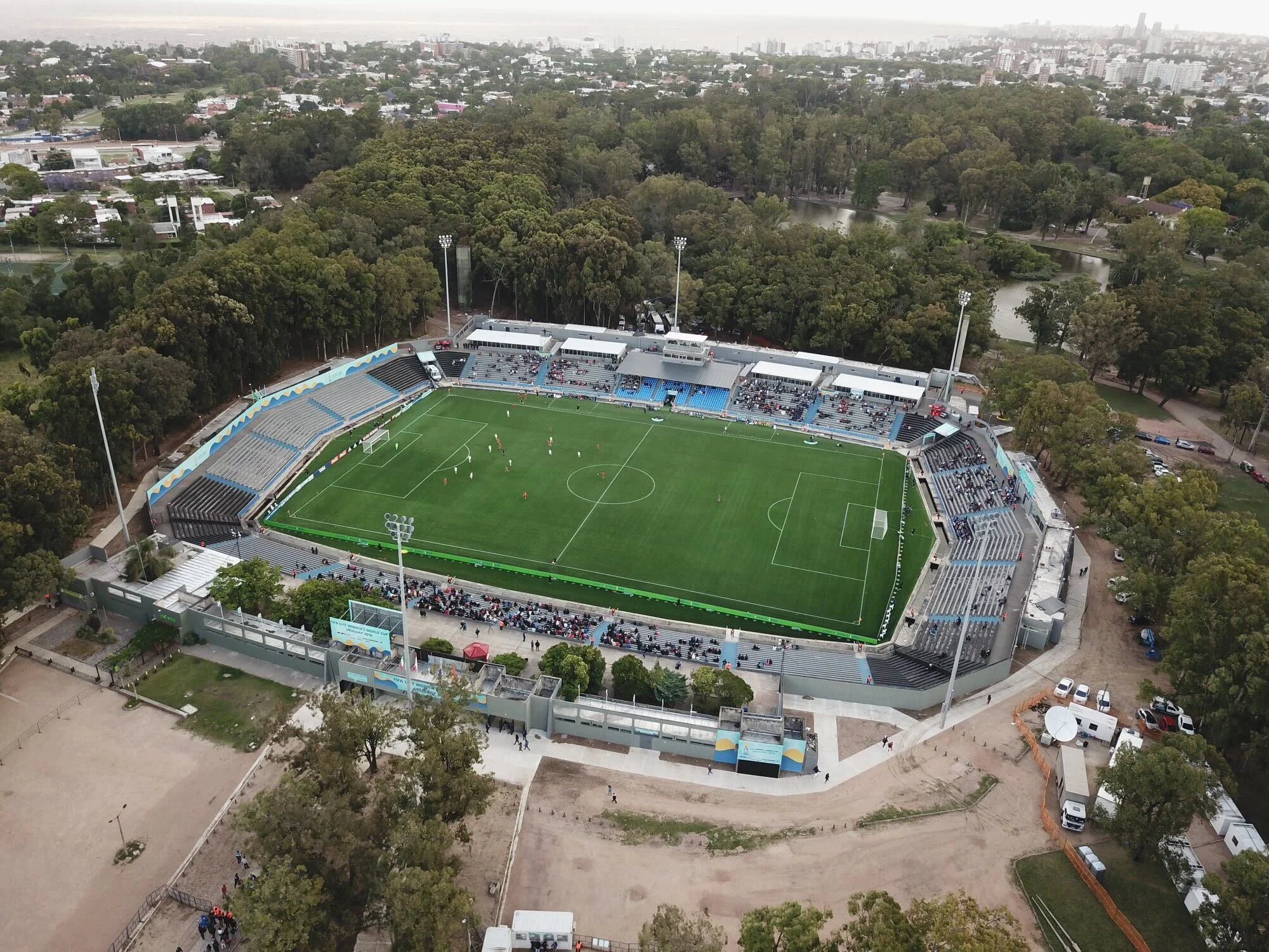 Estadio. Montevideo City contra Boston River