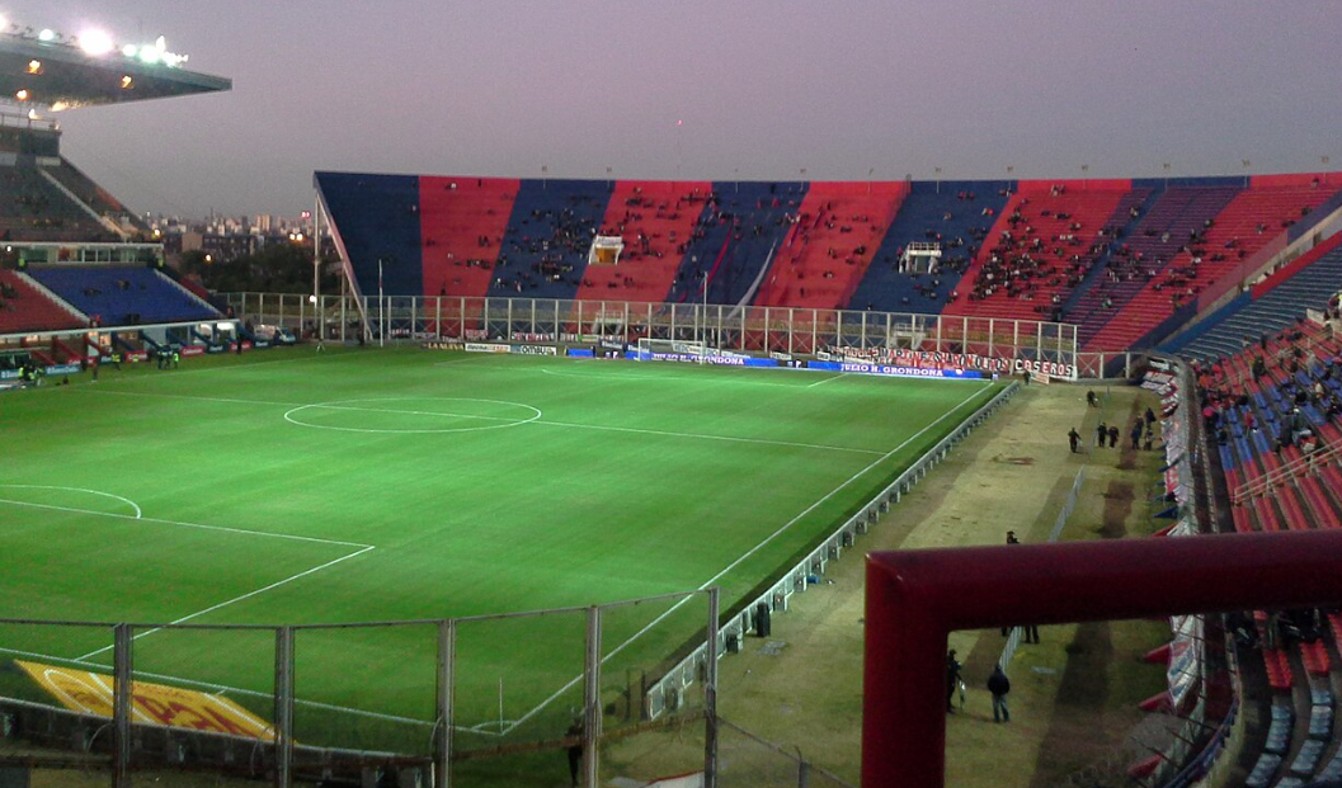 Estadio. Riestra contra Palestino