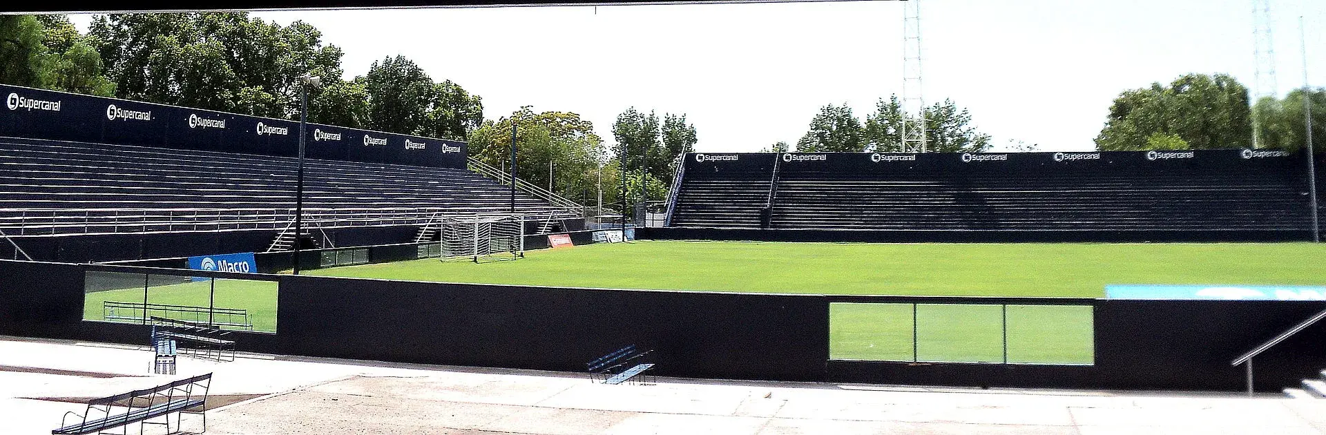 Estadio. Rivadavia contra Gimnasia Mendoza