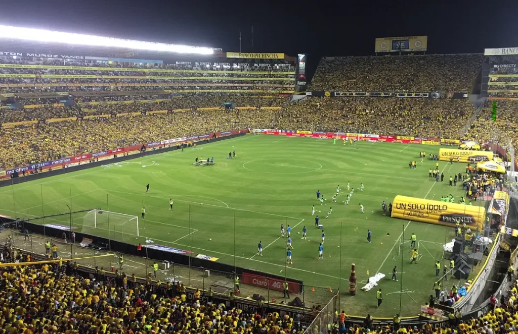 Barcelona SC contra Boca Juniors juegan en el Estadio Monumental de Guayaquil