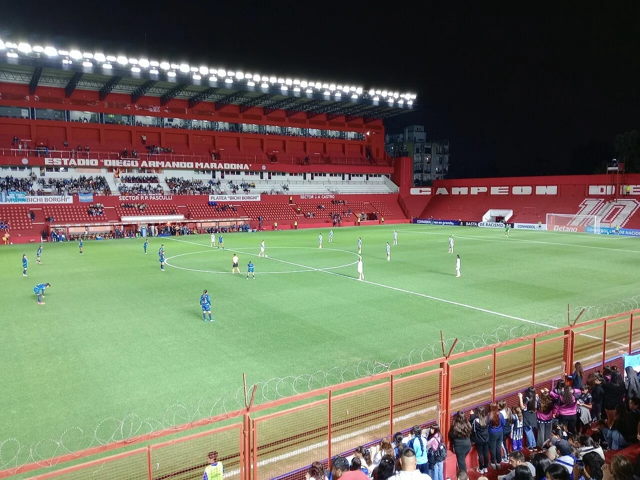 Estadio. Argentinos Juniors contra Lanús.
