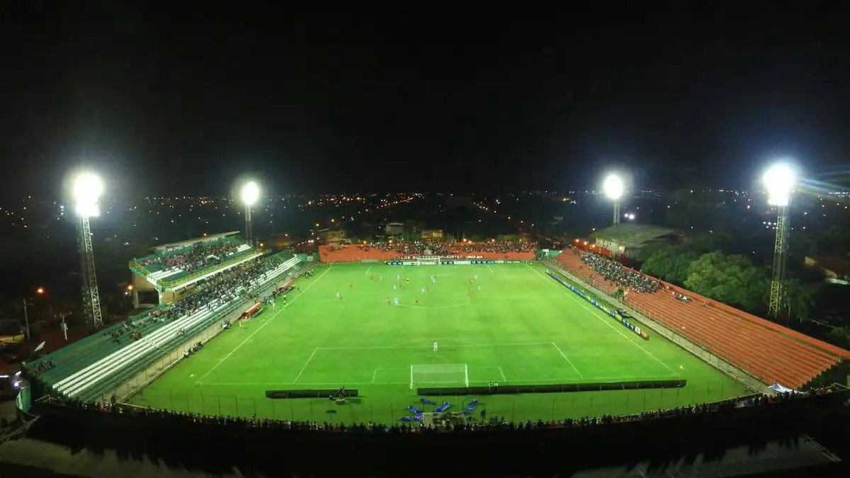 Estadio. Guabirá contra Nacional Potosí