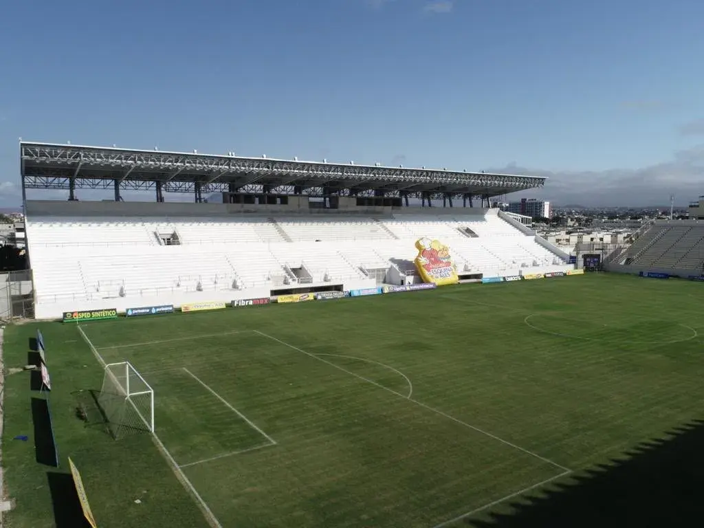 Estadio. Manta contra Libertad