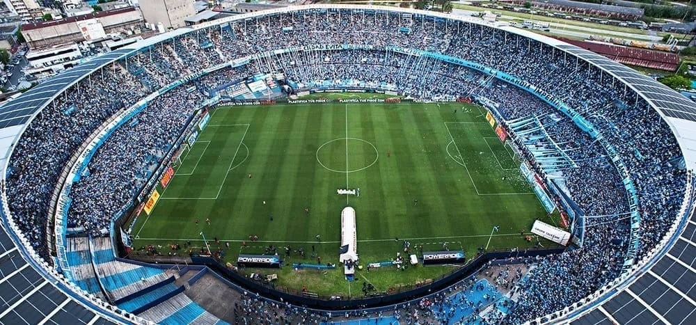 Racing contra Caracas juegan en el Juan Domingo Perón (Cilindro de Avellaneda)