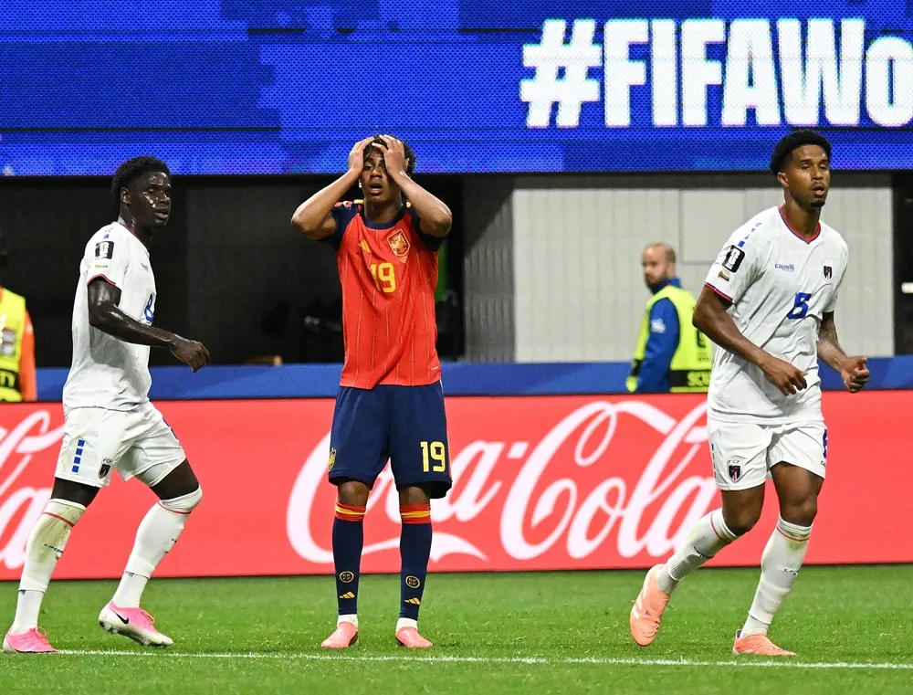 Lamine Yamal se lamenta porque España empata a 0 contra Cabo Verde. Lamine Yamal se lamenta porque España empata a 0 contra Cabo Verde.