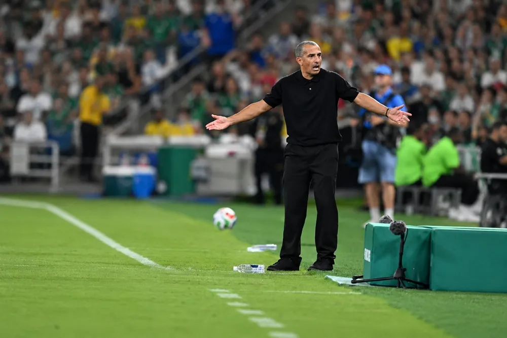 Túnez despidió a su técnico, Sabri Lamouch, tras la derrota 5-1 ante Suecia.