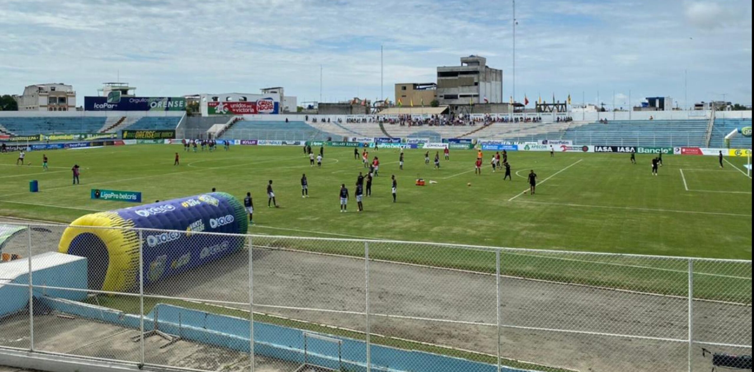Estadio. Orense contra Libertad FC.
