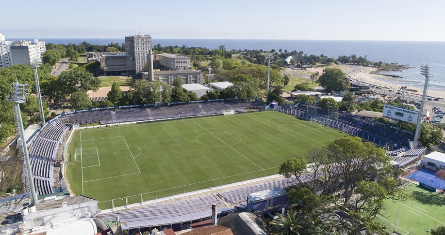 Estadio. Defensor Sporting contra Cerro Largo