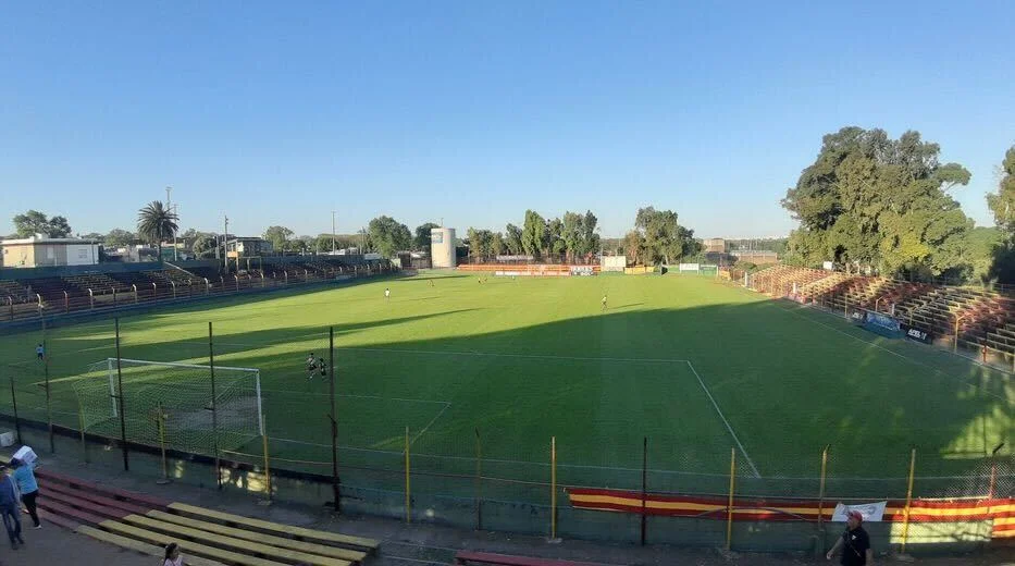 Estadio Paladino - Progreso contra Liverpool