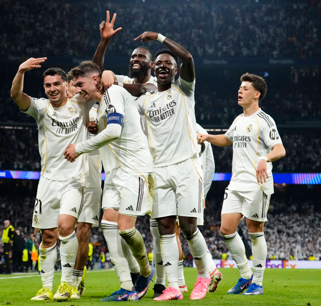 Real Madrid celebra gol ante Manchester City en los octavos de final de la Champions League.