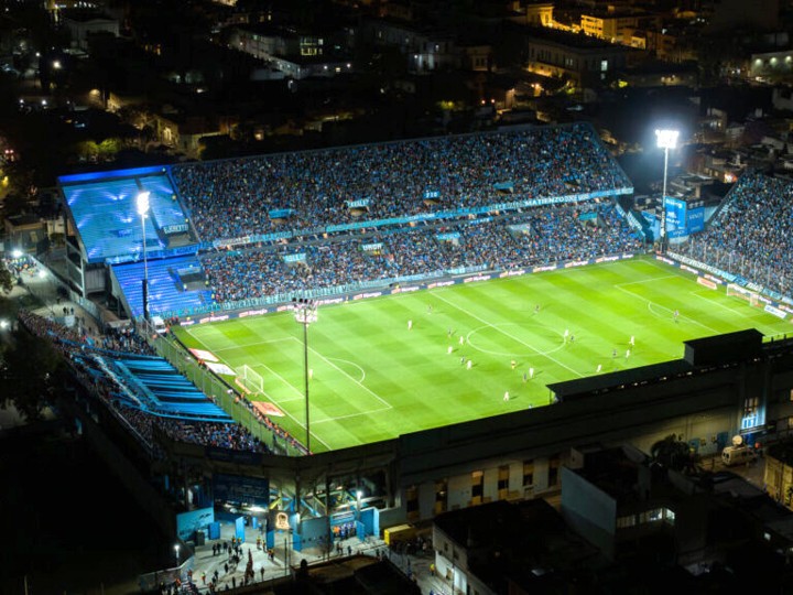 Estadio. Belgrano contra Tigre