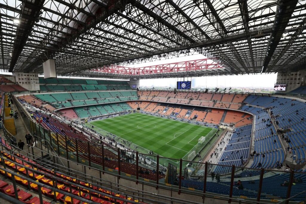 Estadio San Siro. AC Milan contra Como