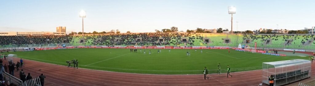 Estadio. Deportes Limache contra Colo-Colo