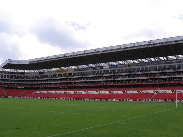 Estadio. LDU Quito contra Manta