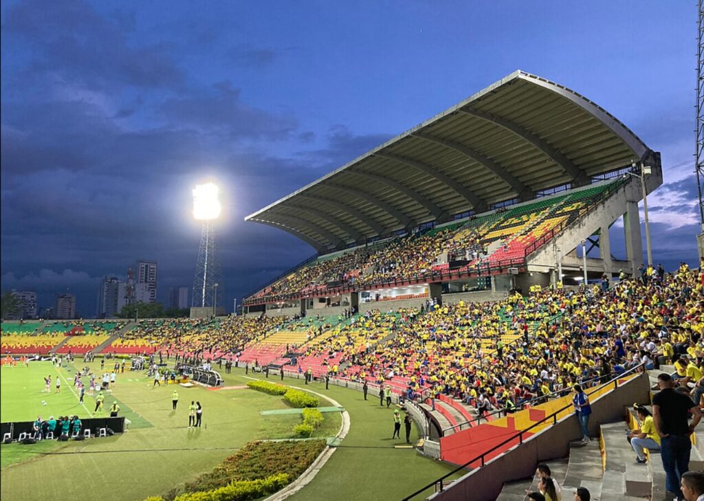 Estadio. Bucaramanga contra Millonarios