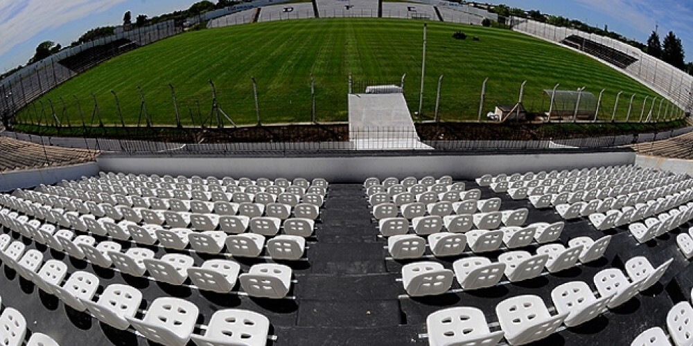 Estadio. Danubio contra Boston River